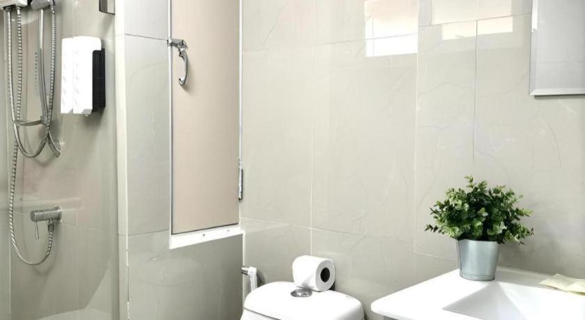 Hotel Vda - Victory Monument -